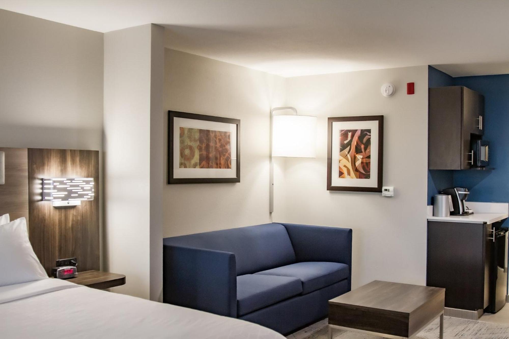 Holiday Inn Express & Suites Overland Park, An Ihg Hotel Екстер'єр фото