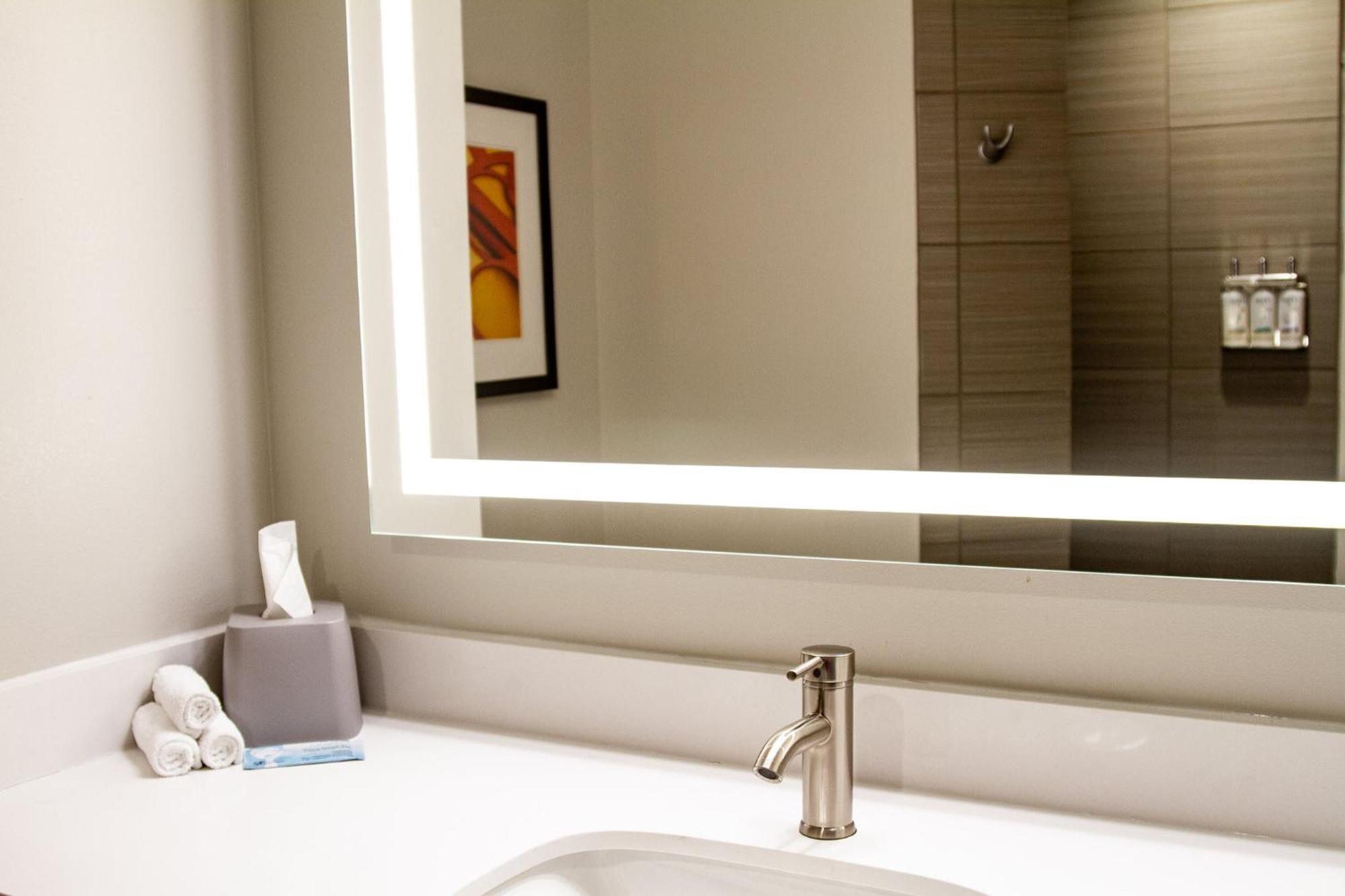 Holiday Inn Express & Suites Overland Park By Ihg Екстер'єр фото