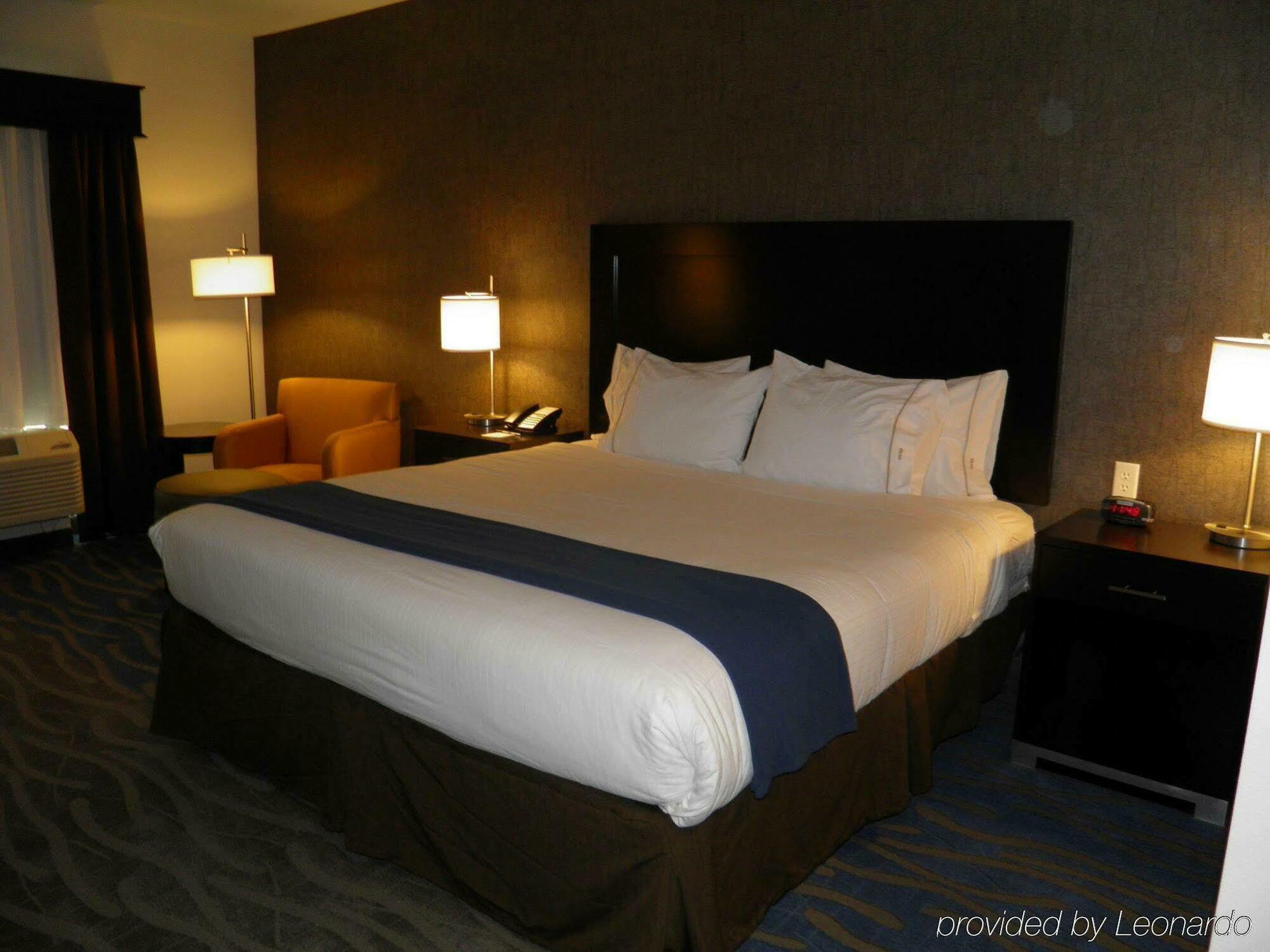 Holiday Inn Express & Suites Overland Park By Ihg Екстер'єр фото