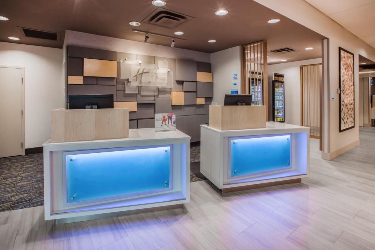 Holiday Inn Express & Suites Overland Park By Ihg Екстер'єр фото